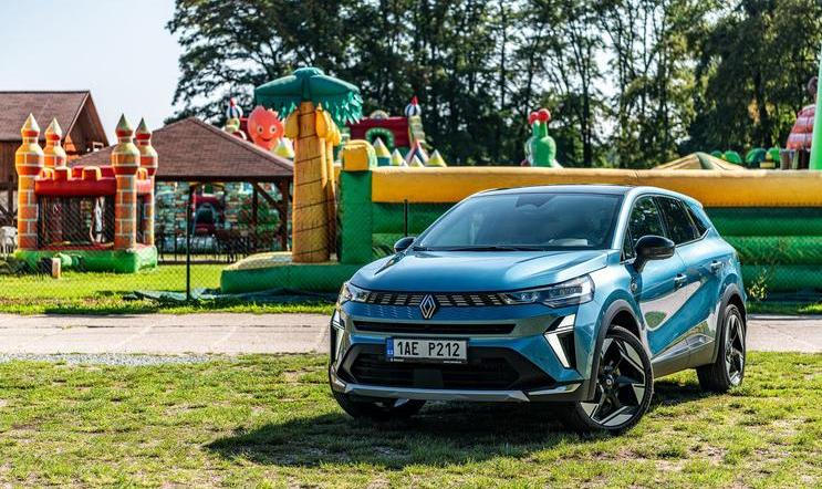 Renault v Česku loni opět rostl, ještě více se daří Dacii.