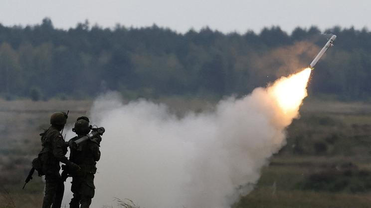 Polské síly spolu s vojáky NATO pořádají vojenské cvičení „Iron Defender” na cvičišti Orzysz ve Wierzbiny.