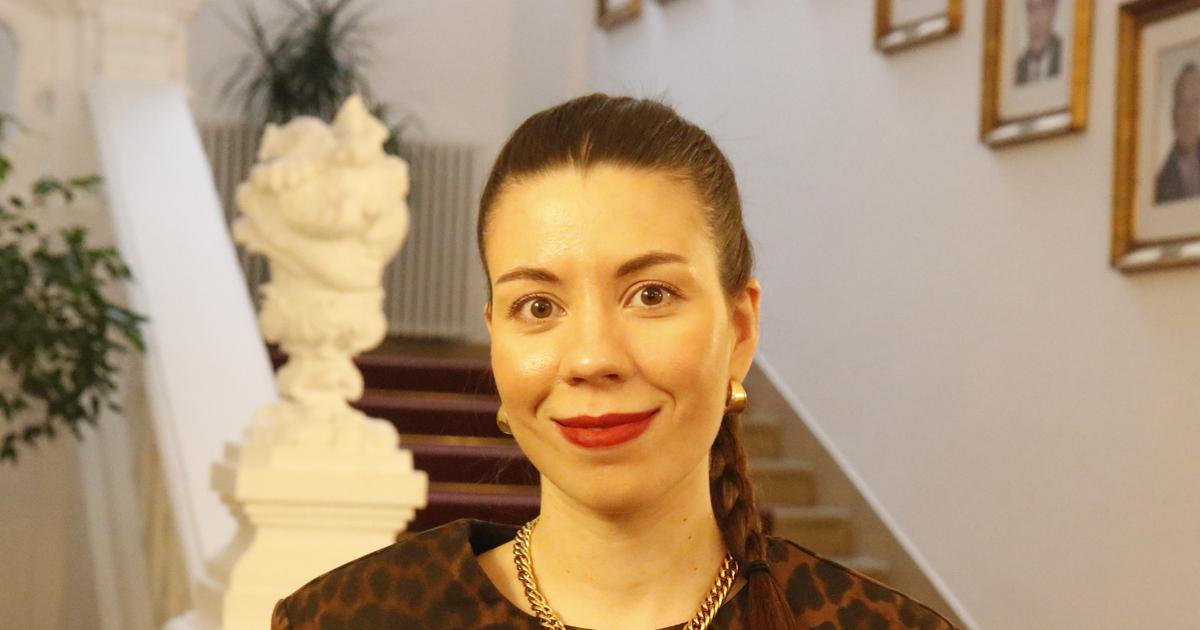 Babišova msta. Proto flanelová košile i chůze pozpátku, tvrdí Pirátka s "ostrým jazykem"