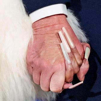 Škoda tyhle fotky minout: Nakašírovaný Putin, nehtíky fanynky č.1 nebo vesmírná krása