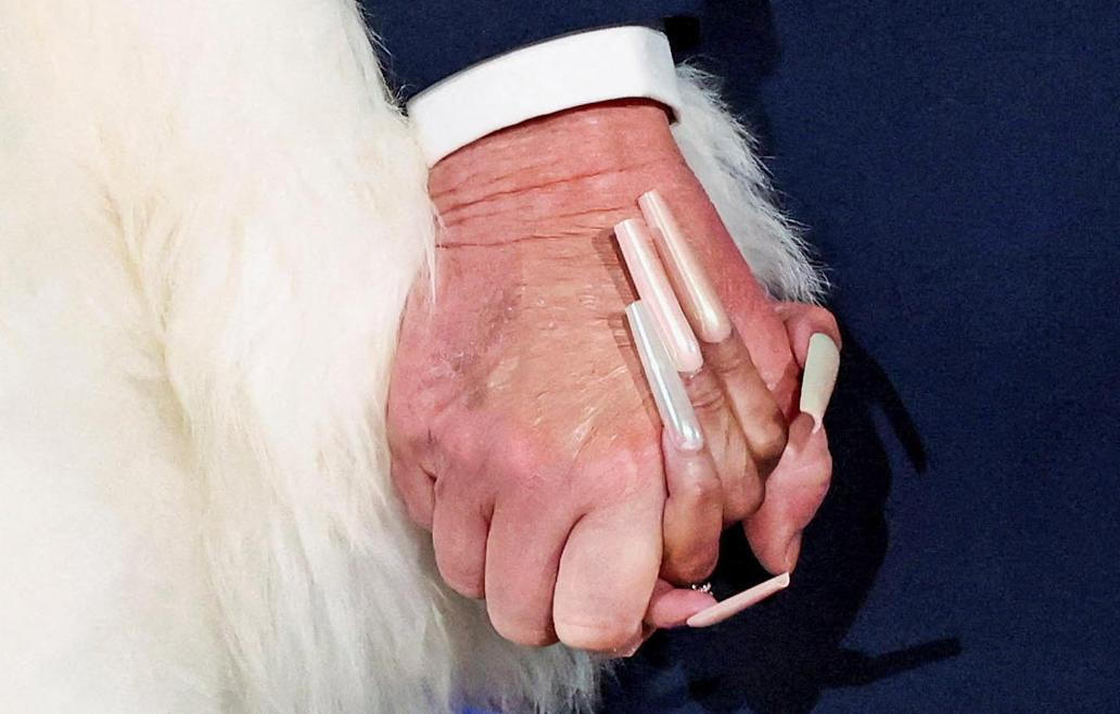 Škoda tyhle fotky minout: Nakašírovaný Putin, nehtíky fanynky č.1 nebo vesmírná krása