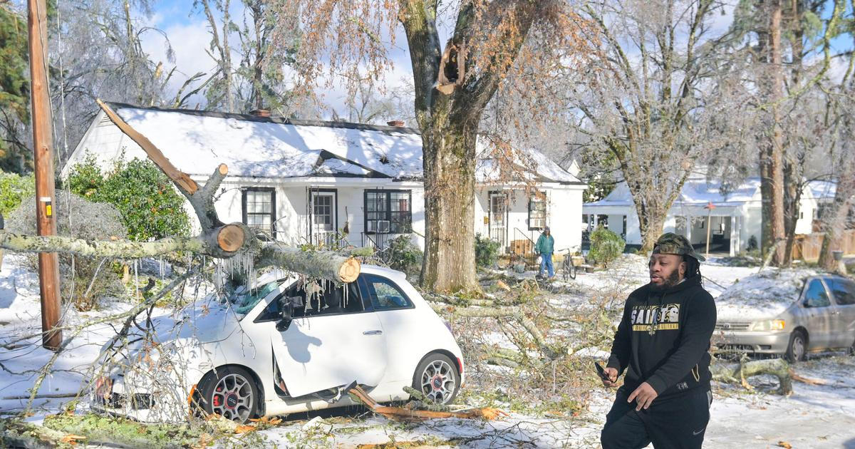 Zimní bouře v USA má už nejméně 85 obětí, tisíce lidí jsou bez elektřiny