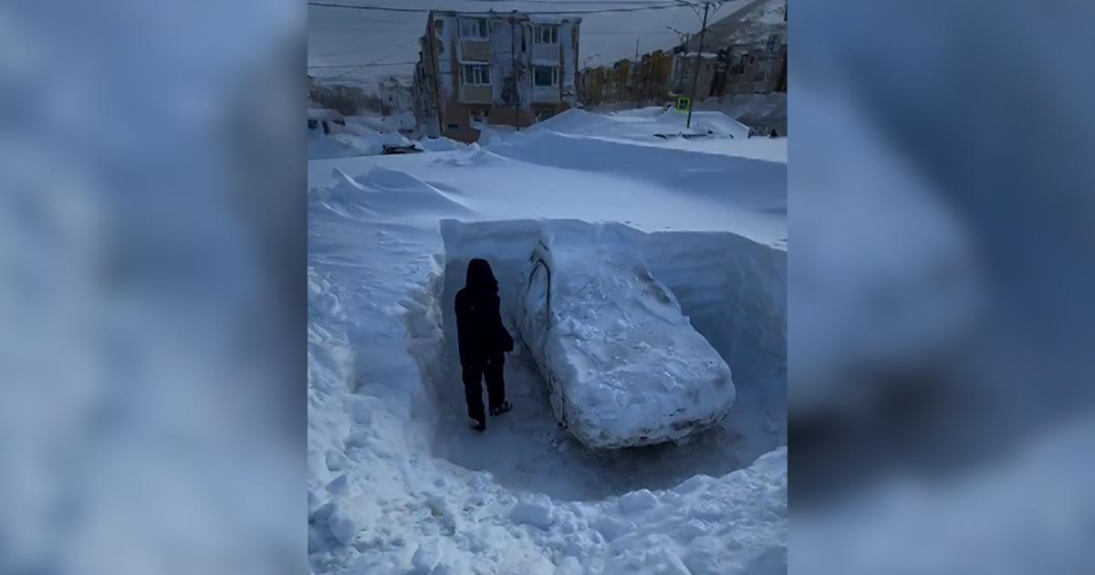 Kamčatku pohřbil sníh. Záběry dokazují, že kalamita není pod kontrolou