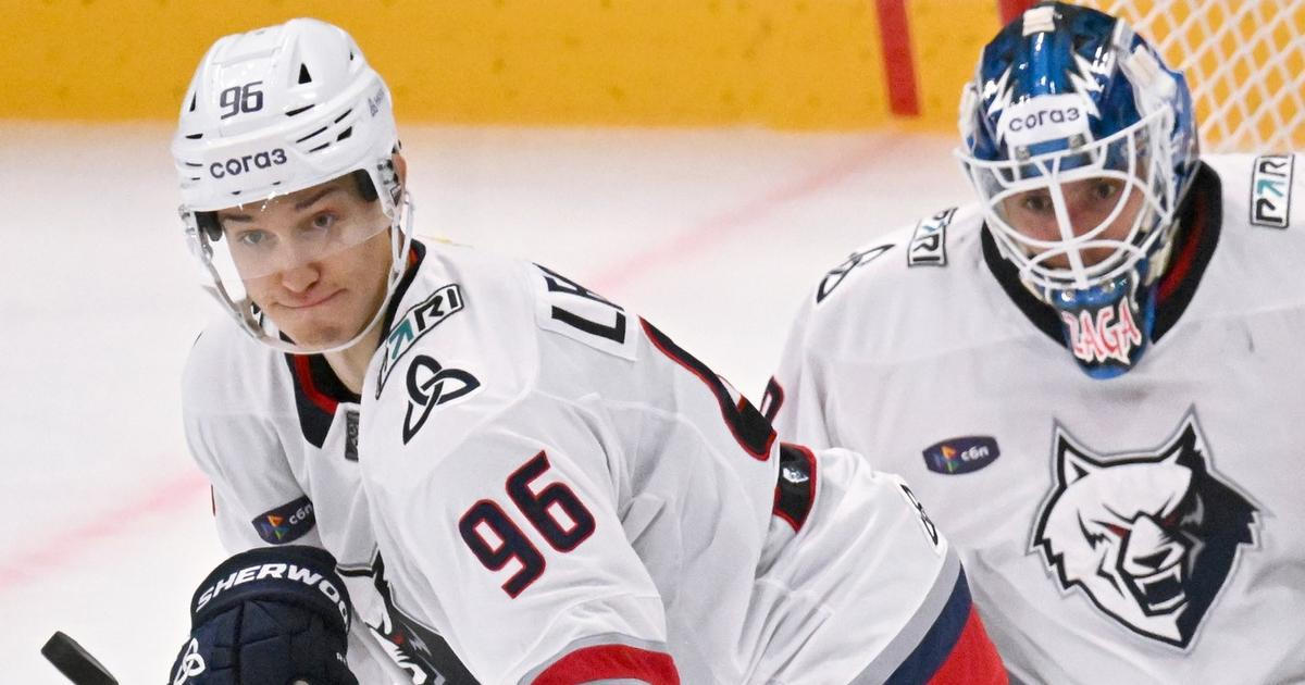 Kýbl puků by stál více. Hokej se baví protihodnotou za ruského obránce