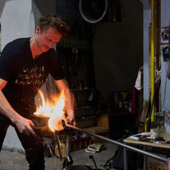 Milano Cortina 2026 - Výroba trofeje Lasvit