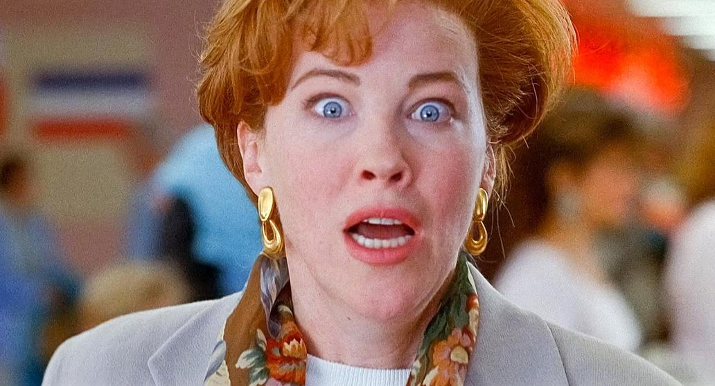 Ve filmu Sám doma hrála Kate McCallisterovou — maminku malého Kevina. Je to ta ustaraná, ale odhodlaná máma, která po zjištění, že syn zůstal sám doma, udělá naprosto všechno, aby se k němu dostala zpět z Paříže do Chicaga. Právě její panika na letišti, zoufalé shánění letu i cesta s polkou přes půl Ameriky patří k nejikoničtějším částem filmu. Stejnou postavu ztvárnila i v pokračování Sám doma 2: Ztracen v New Yorku. LMKMEDIA_HOME_ALONE_2-LOST_IN_NEW_YORK-FILM-LMK110-100