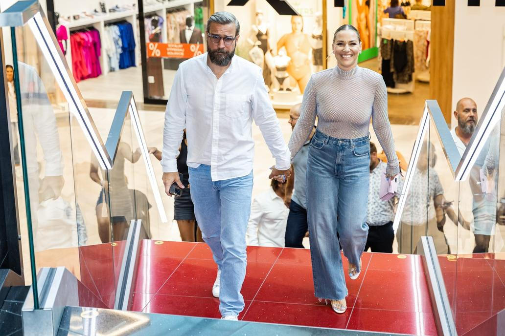 Premiéra filmu “MIKI” v Bratislavě. Na snímku Dominika Cibulková s manželem Michalem Navarou (srpen 2024).