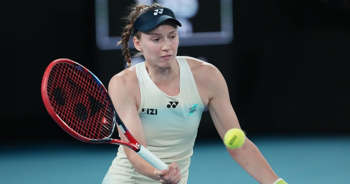Rybakinová se dočkala. Porazila světovou jedničku a poprvé ovládla Australian Open
