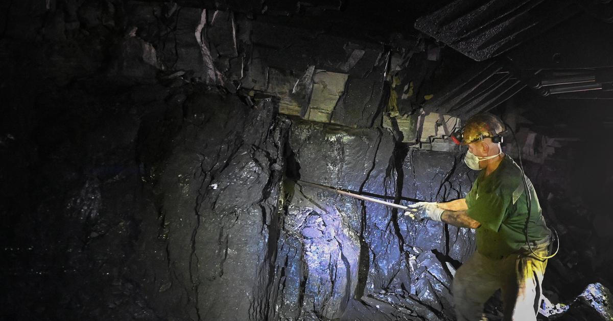 7 058 směn a dost. Muž, který po 250 letech „zhasne“ české hornictví