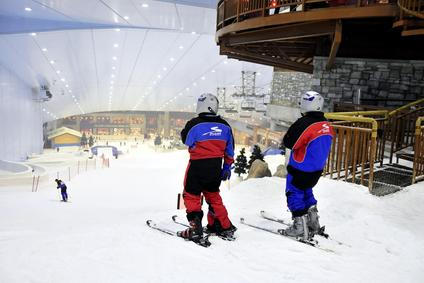geography / travel, United Arab Emirates, Dubai, skier in the indoor skiing hall ski in the out of one's senses of the emirate, Dubai, Additional-Rights-Clearance-Info-Not-Available