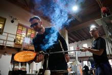 Milano Cortina 2026 - Výroba trofeje Lasvit