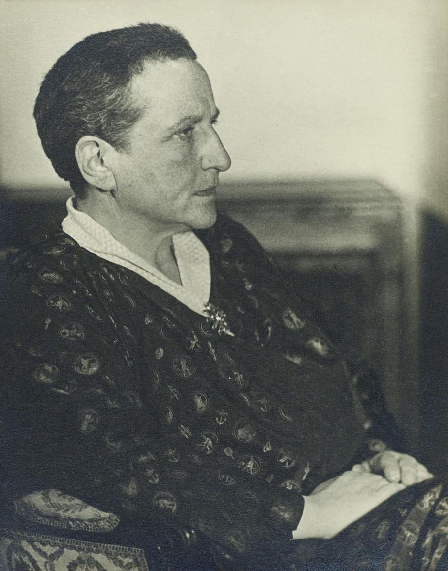 Gertrude Stein. Museum: Man Ray Trust.