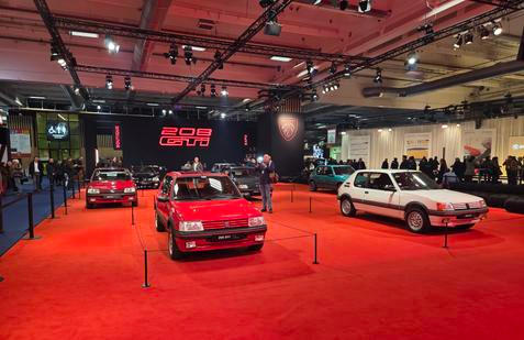 Peugeot na letošním Retromobile v Paříži vsadil na prohlídku historie sportovní 205 GTI, která patří k nejlepším ostrým hatchbackům historie.