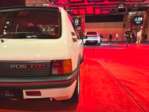 Jinak jsou ale obě auta odlišná jako den a noc – vzhledem k době vzniku více než logicky. Nějaké DNA ale sdílejí, alespoň to tvrdí Peugeot.