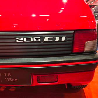 V roce 1986 každopádně přichází další sportovní varianta, tentokrát CTI. Mimochodem povšimněte si zadních světel: na předchozí fotce je původní provedení, na této už omlazené z roku 1990.