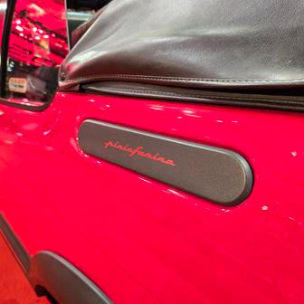 Design, na rozdíl od hatchbacku, navrhl Pininfarina.