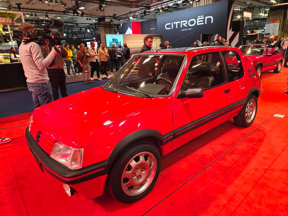 Auto zaujalo spoustu návštěvníků, mezi nimi i Richarda Hammonda, někdejšího moderátora Top Gearu.