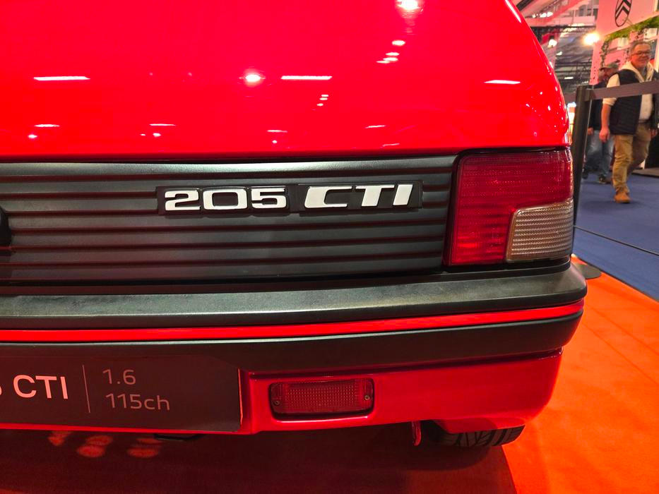 V roce 1986 každopádně přichází další sportovní varianta, tentokrát CTI. Mimochodem povšimněte si zadních světel: na předchozí fotce je původní provedení, na této už omlazené z roku 1990.