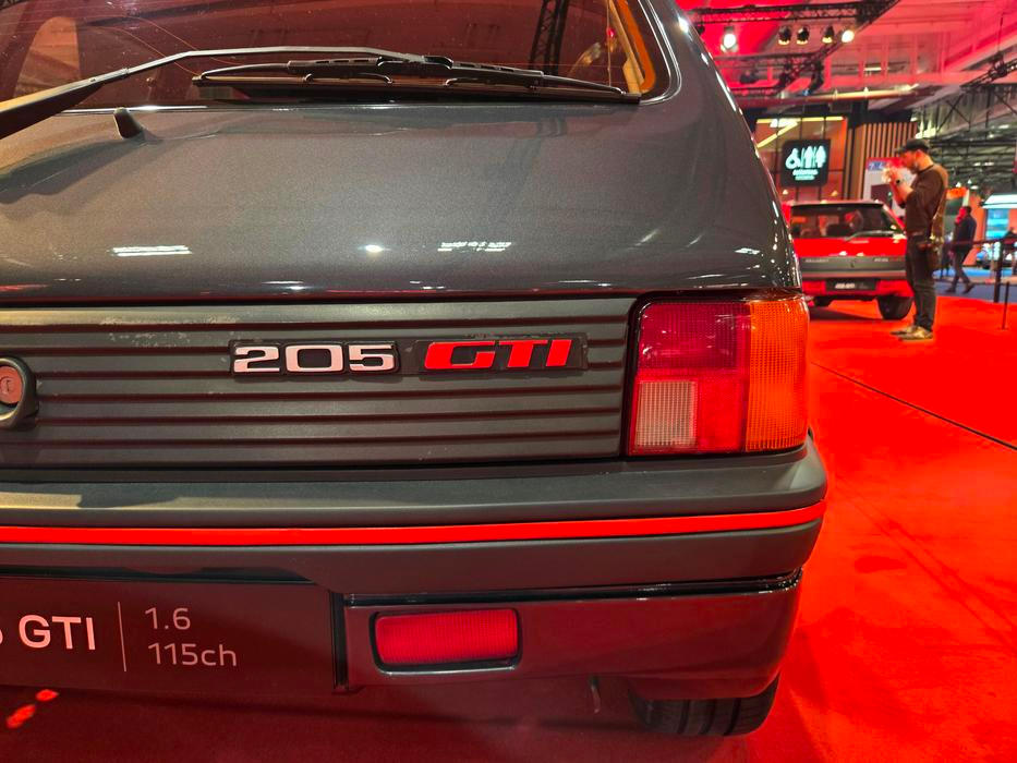 Dodnes se spousta lidí neshodne na tom, který motor byl pro sportovní 205 lepší.