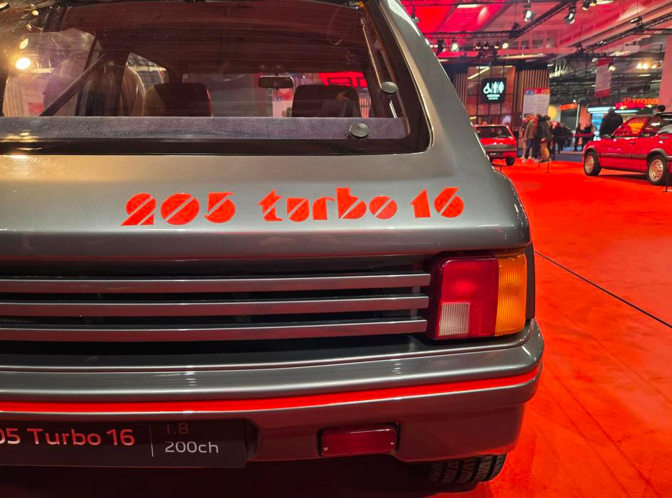 205 T16 vyhrála mistrovství světa v rallye v letech 1985 a 1986.