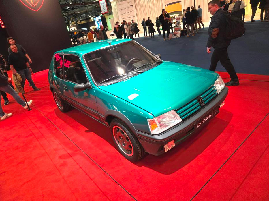 V roce 1990 přijela slavná limitovaná série Griffe, jejíž design byl inspirovaný 205 GTI tehdejšího šéfa závodního týmu Peugeot Jeanem Todtem. Vznikly tři tisíce kusů.