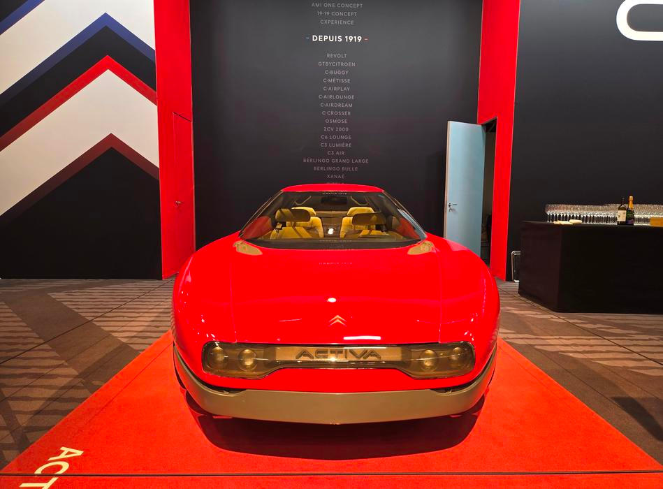 Activa 1 v roce 1988 pro změnu přivezla hydraulické odpružení s integrovaným elektronickým řízením. Byl to také první Citroën s průhledovým displejem.