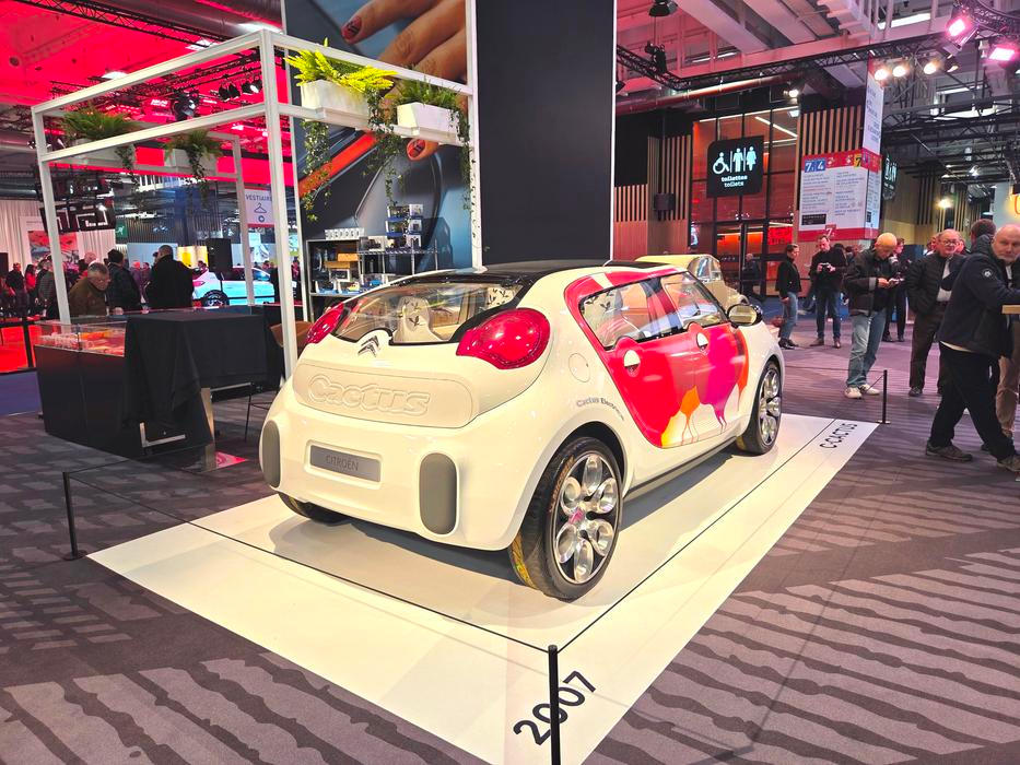 Z C-Cactusu z roku 2007 si novinka pro změnu půjčila použití recyklovaných materiálů.