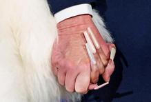 Škoda tyhle fotky minout: Nakašírovaný Putin, nehtíky fanynky č.1 nebo vesmírná krása