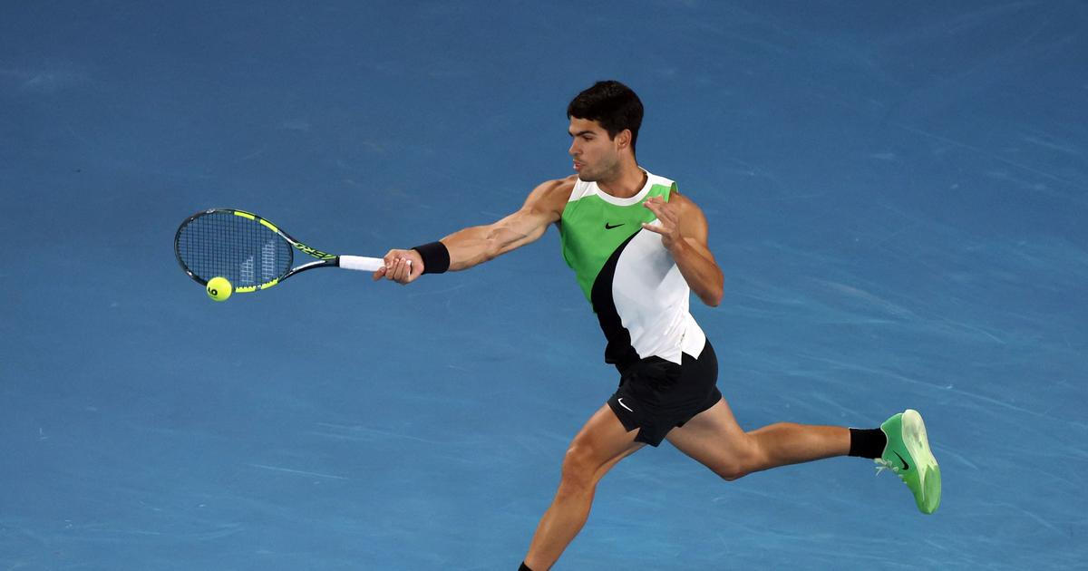 Alcaraz - Djokovič 2:1. Finálové drama pokračuje, oba hráči si drží podání