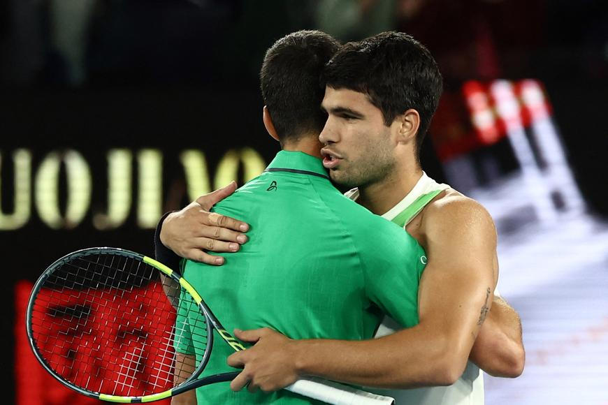 Obrazem: Nadšený Nadal, bojující Djokovič i gratulace vítěznému rivalovi