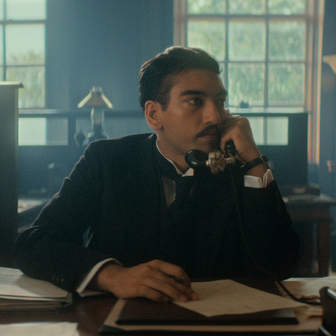 Nabhaan Rizwan v detektivní minisérii Sedm ciferníků Agathy Christie.