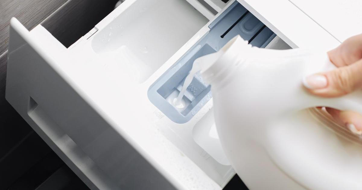 Prádlo po vyprání nevoní? Možná jen špatně používáte zásuvku na prací prostředky