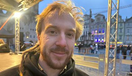 Předseda Milionu chvilek pro demokracii Mikuláš Minář v rozhovoru s Aktuálně.cz po mohutné demonstraci na plném Staroměstském náměstí.