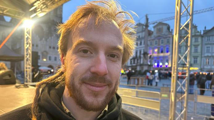 Předseda Milionu chvilek pro demokracii Mikuláš Minář v rozhovoru s Aktuálně.cz po mohutné demonstraci na plném Staroměstském náměstí.