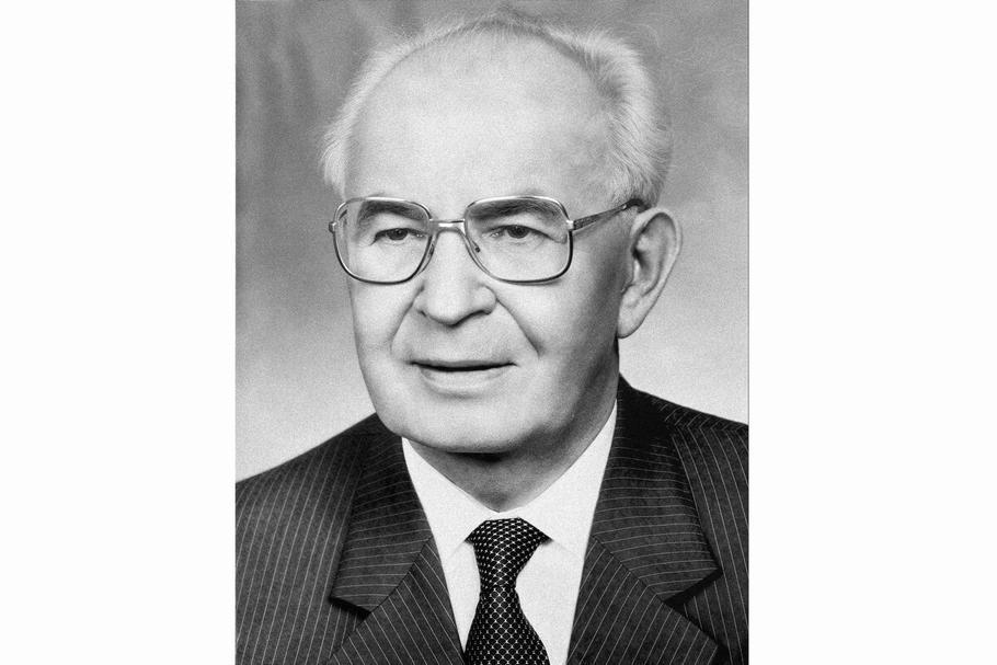 Gustáv Husák, prezident ČSSR, zamítl žádost o milost Miroslavu Stehlíkovi. Stehlík byl popraven 25. února 1986 ve věku 29 let.