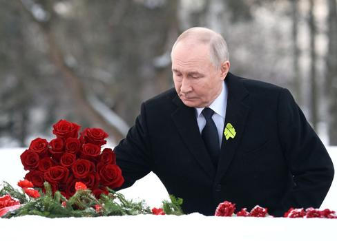 Russian President Putin visits WW2 memorial in St Petersburg