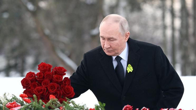 Russian President Putin visits WW2 memorial in St Petersburg