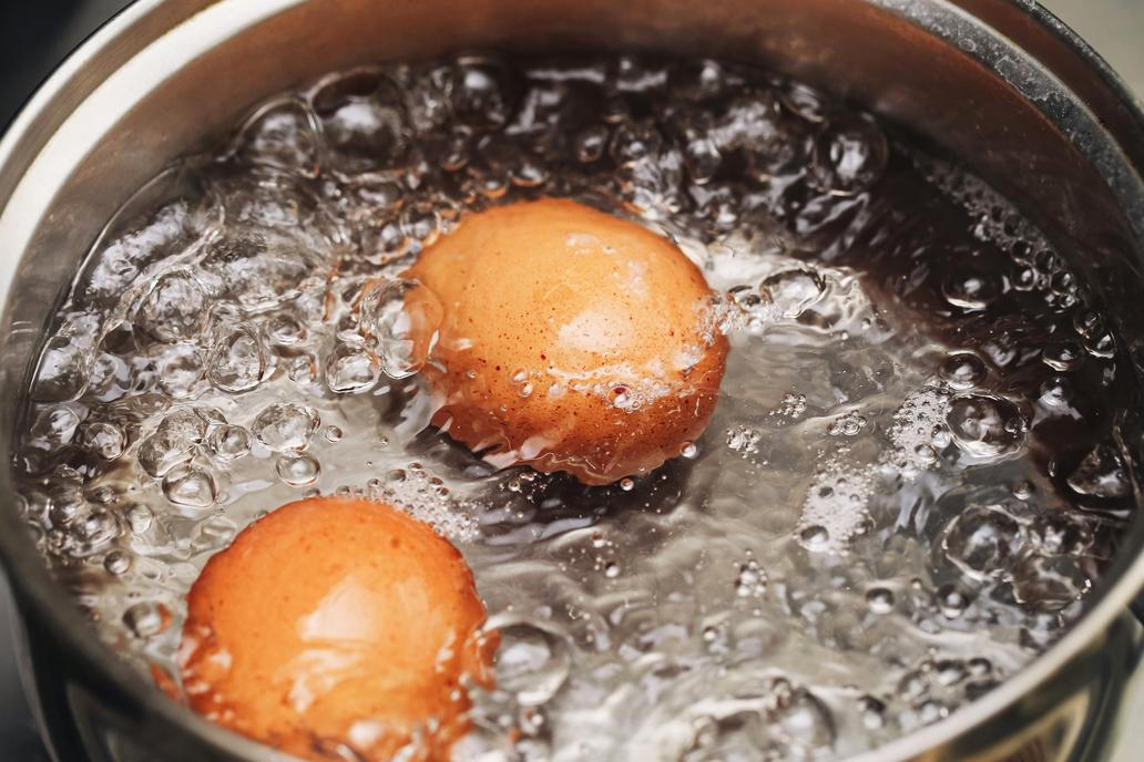O správné vaření vajec se vedou spory. Vaření vajec