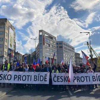 Po Vrabelovi převzal otěže protivládních demonstrací Jindřich Rajchl. I tomu se podařilo párkrát zaplnit horní část Václavského náměstí. Ke 100 tisícům účastníků ale nikdy nedosáhl, i když tvrdil opak.