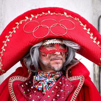 Benátky slaví s „Panteganou“: karneval, olympijský duch a moře turistů