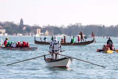 Benátky slaví s „Panteganou“: karneval, olympijský duch a moře turistů