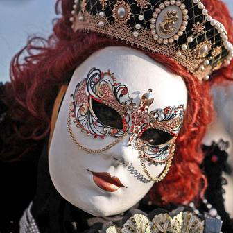 Benátky slaví s „Panteganou“: karneval, olympijský duch a moře turistů