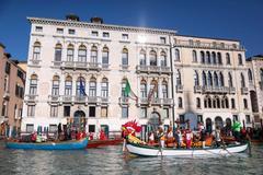 Benátky slaví s „Panteganou“: karneval, olympijský duch a moře turistů