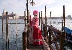 Benátky slaví s „Panteganou“: karneval, olympijský duch a moře turistů