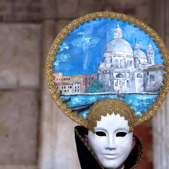 Benátky slaví s „Panteganou“: karneval, olympijský duch a moře turistů