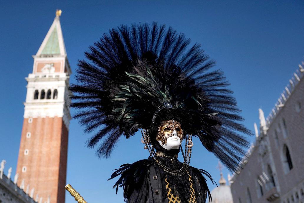 Benátky slaví s „Panteganou“: karneval, olympijský duch a moře turistů