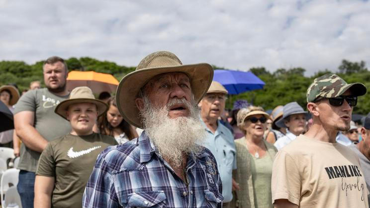 Oranžský svobodný stát založili nizozemští osadníci v 19. století na území, které jim věnoval král národa Zuluů za to, že ho podpořili ve válce o dědictví zulské proti jeho bratru. Afrikánci v JAR si dodnes připomínají vítězství v bitvě u Krvavé řeky ze 16. prosince 1838; snímek oslav Dne přísahy (Geloftedag) je z loňska.
