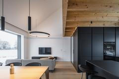 „Mnoho klientů má o fungování domu zkreslené představy – papír ani virtuální model totiž nedokážou plně zprostředkovat reálný prožitek z hotového prostoru,“ říká architekt s tím, že v tomto případě sehrála velkou roli vzájemná důvěra a zkušenost.