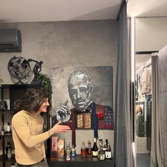 Navzdory číslům se Paleček nepovažuje za profesionálního tvůrce. „Neživí mě to. Pořád mě živí stříhání a živit bude,“ říká na rovinu. Videa dělá hlavně proto, že ho baví – a že baví ostatní. Pozitivní reakce ho ale těší. Když mu pod video napsal David Gránský nebo Vlaďka Erbová, bral to jako signál, že obsah má dosah a opravdu baví masy. 