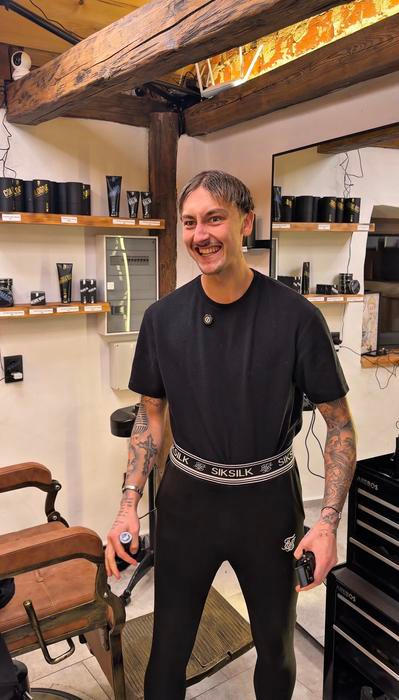 Další výraznou figurou je pak Ožgor. „Ožgor je prostě Ožgor,“ směje se. „Takový ňouma. Používám u něj hlas a jazyk, který jsem si vymyslel. Není to narážka na žádné etnikum, lidi prostě baví, jak mluvím,“ doplňuje. Ženská postava však stále vede.